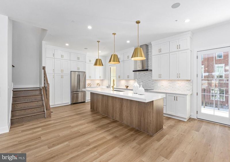 8601 Erdem Pl, Chevy Chase, MD 20815