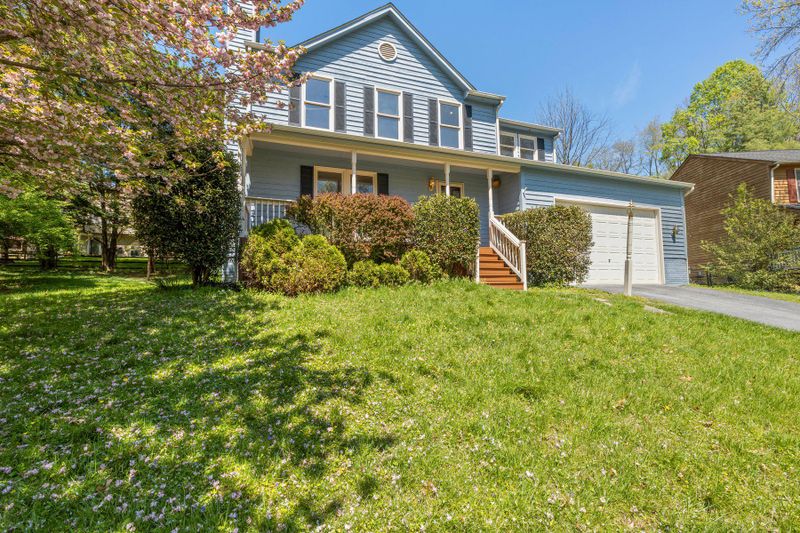 6934 Meadowlake Rd, New Market, MD 21774