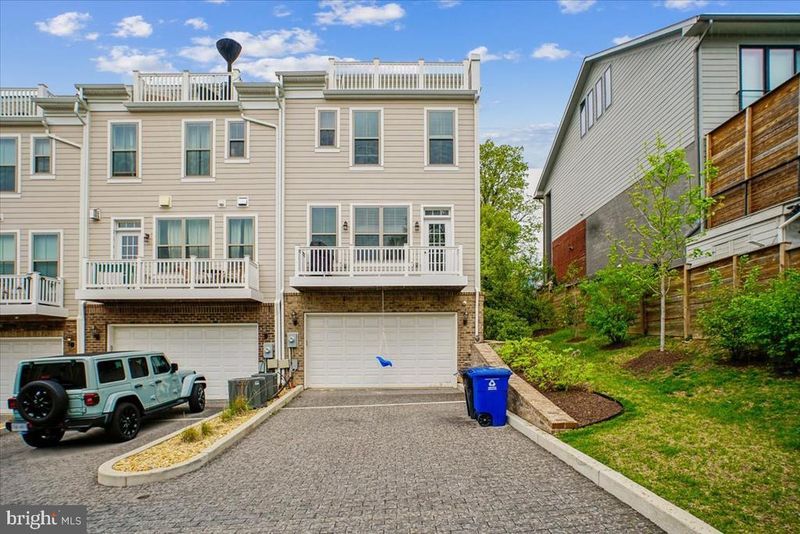 3016 20th St S, Arlington, VA 22204