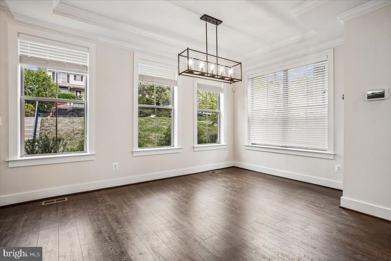 3016 20th St S, Arlington, VA 22204