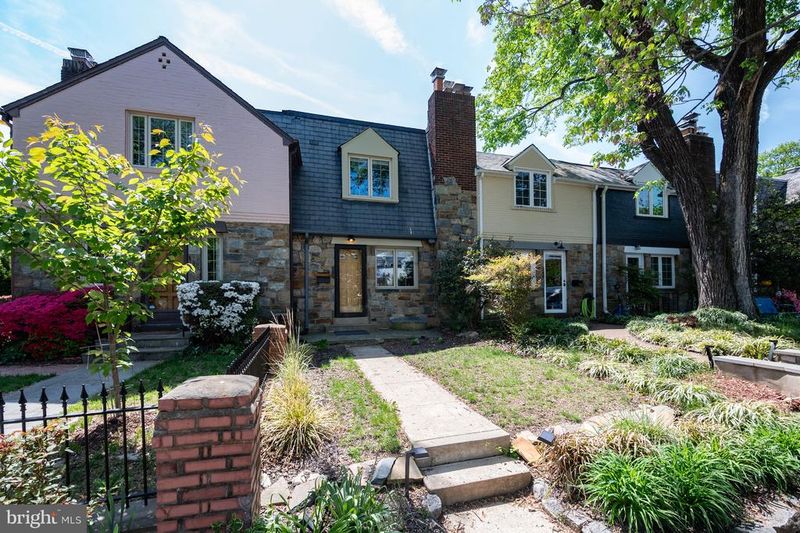 708 Chetworth Pl, Alexandria, VA 22314