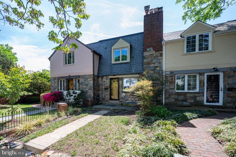 708 Chetworth Pl, Alexandria, VA 22314