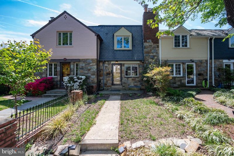 708 Chetworth Pl, Alexandria, VA 22314