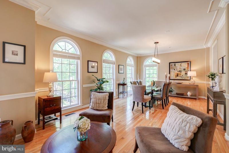 47816 Scotsborough Sq, Sterling, VA 20165