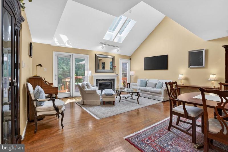 2925 Aran Ct, Oakton, VA 22124