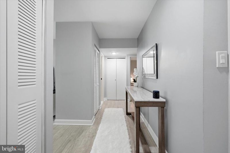 9731 Kings Crown Ct #102, Fairfax, VA 22031
