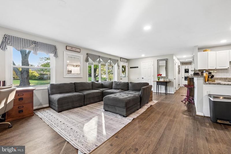 11743 Skylark Dr, Nokesville, VA 20181
