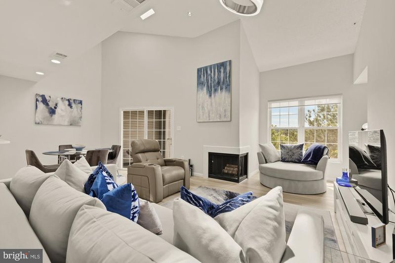 257 S Pickett St #402, Alexandria, VA 22304
