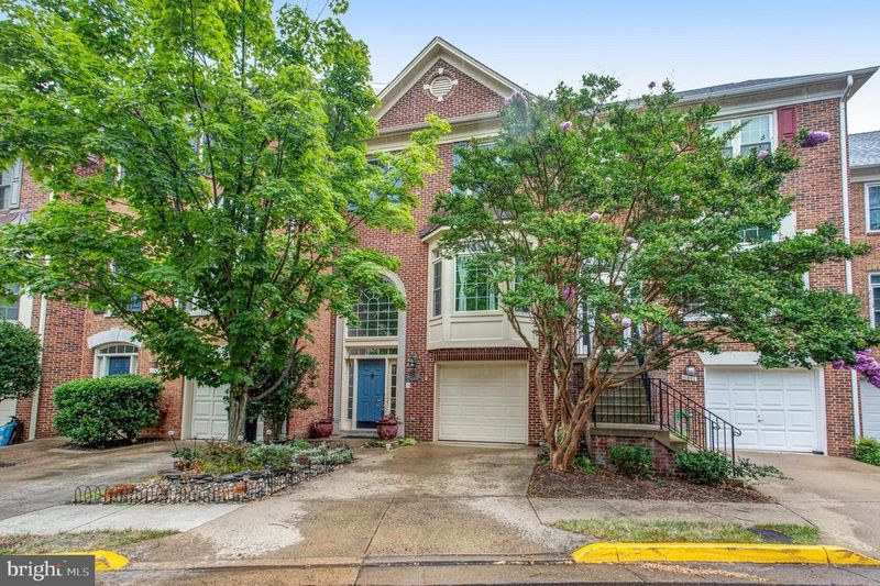 6409 Gladys May Ln, Alexandria, VA 22310