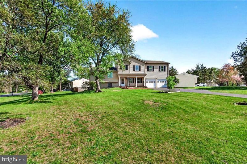 17628 Collier Cir, Poolesville, MD 20837