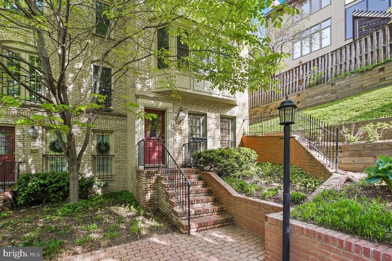 4607 Macarthur Blvd NW #B, Washington, DC 20007