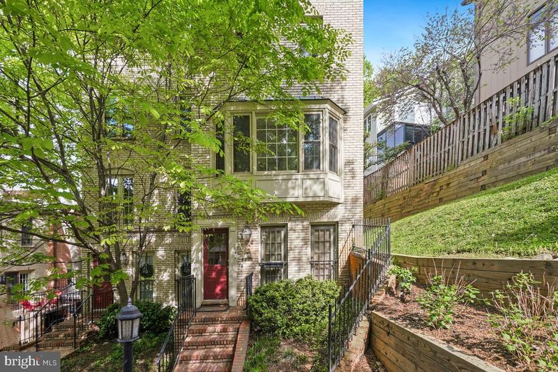 4607 Macarthur Blvd NW #B, Washington, DC 20007