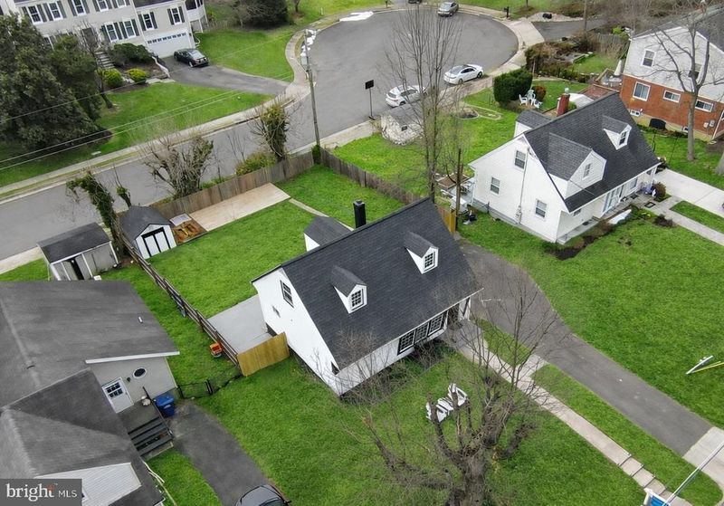 1925 Rollins Dr, Alexandria, VA 22307