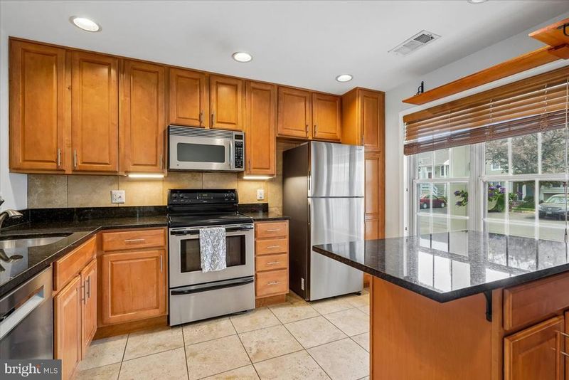 2914 Yarling Ct, Falls Church, VA 22042