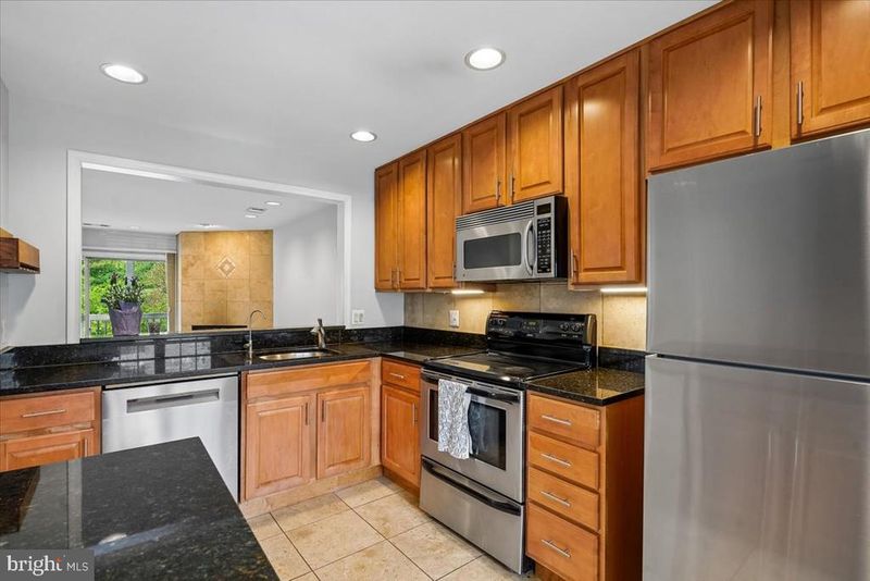 2914 Yarling Ct, Falls Church, VA 22042