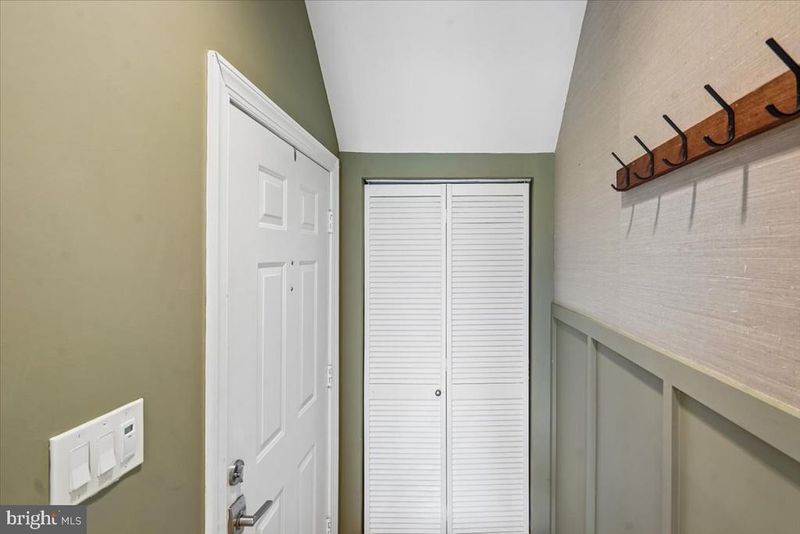 2914 Yarling Ct, Falls Church, VA 22042