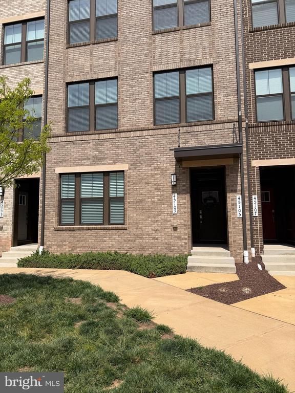 45103 Cappamore Ter, Sterling, VA 20166