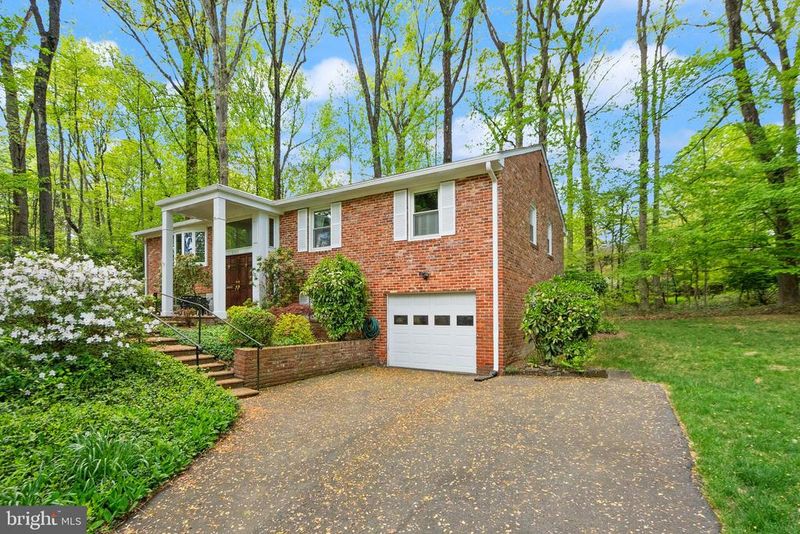 3702 Prado Pl, Fairfax, VA 22031