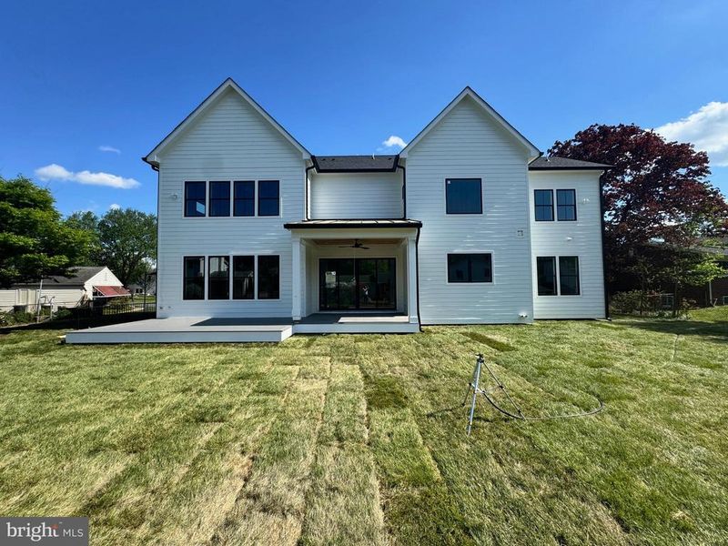 930 Fairway Dr NE, Vienna, VA 22180
