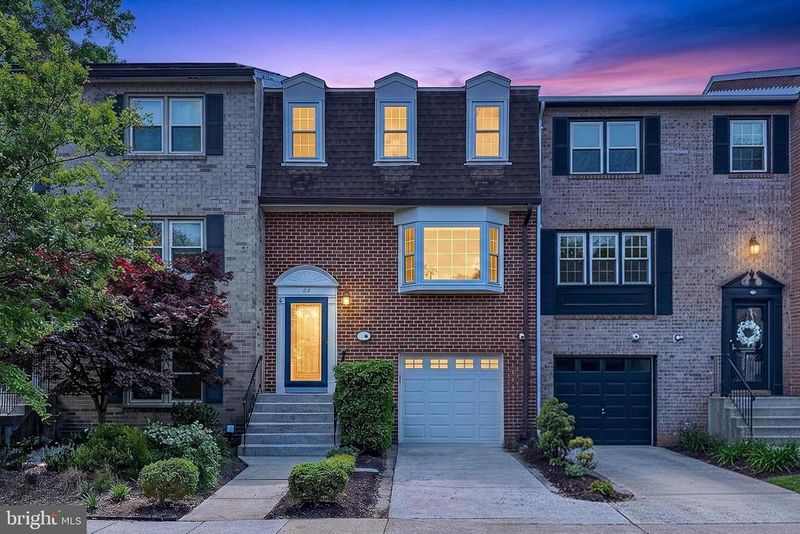 8 W Chapman St #A, Alexandria, VA 22301