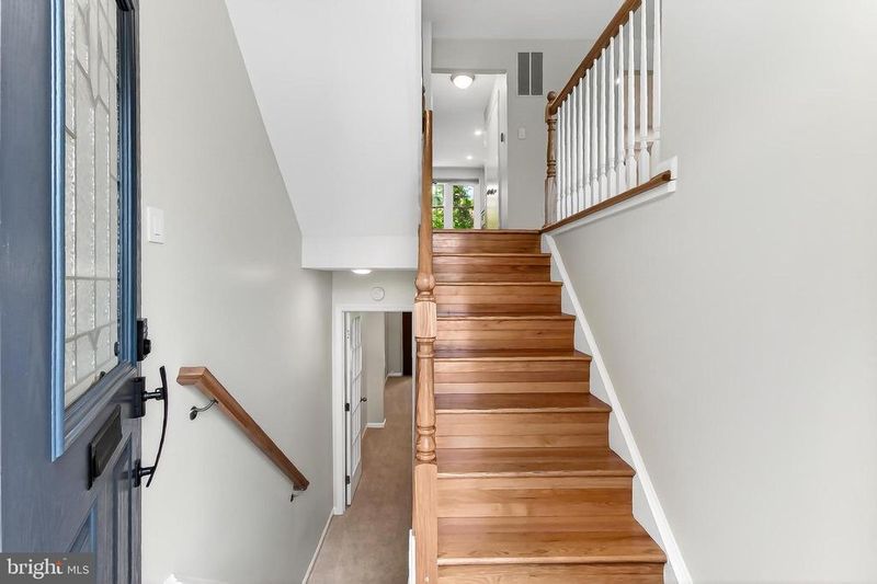 8 W Chapman St #A, Alexandria, VA 22301