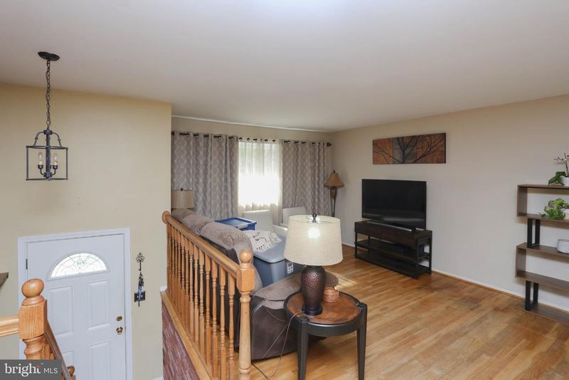 534 Crestpark Dr, Glen Burnie, MD 21061
