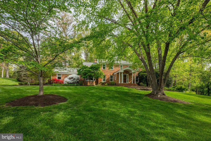 7908 Foxhound Rd, Mclean, VA 22102