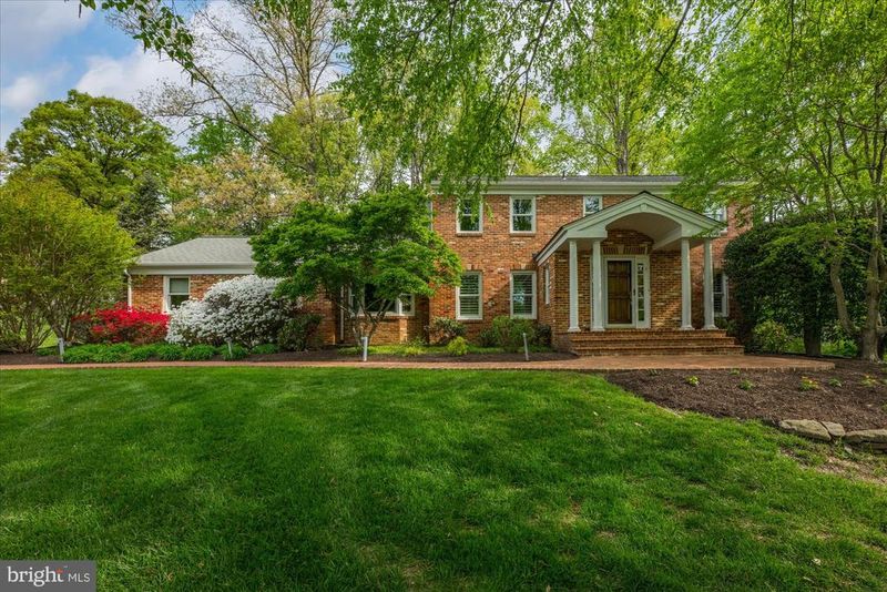 7908 Foxhound Rd, Mclean, VA 22102