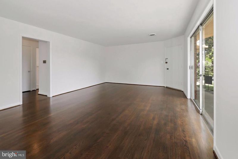 5007 Sentinel Dr #45, Bethesda, MD 20816