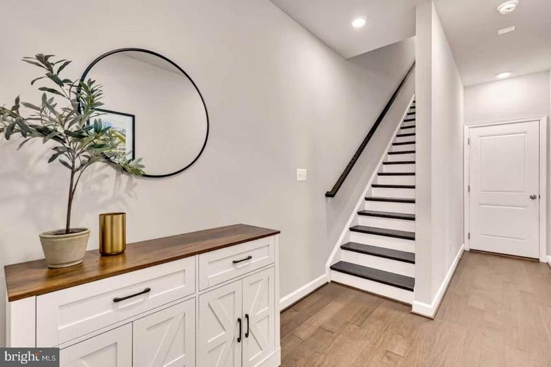 12548 Dehring Dr, Fairfax, VA 22033