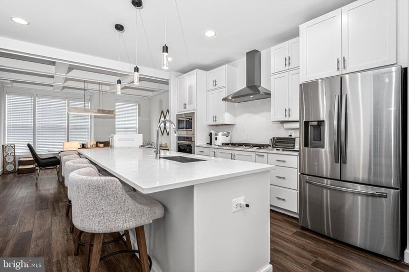 5207 Ridgeview Retreat Dr, Chantilly, VA 20151