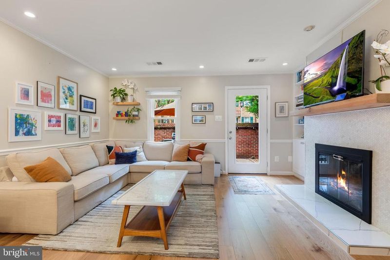1126 N Taylor St #1, Arlington, VA 22201