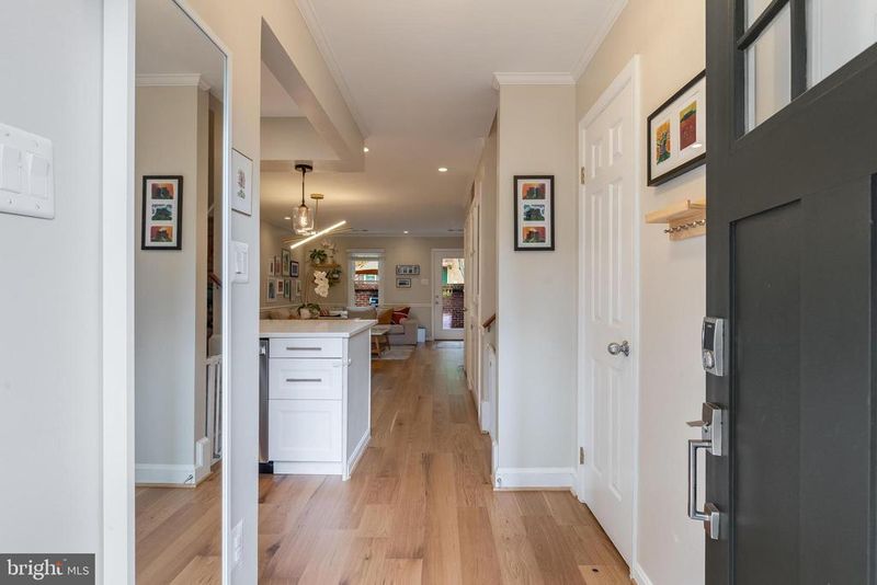 1126 N Taylor St #1, Arlington, VA 22201