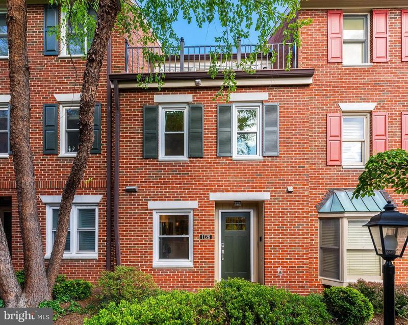 1126 N Taylor St #1, Arlington, VA 22201