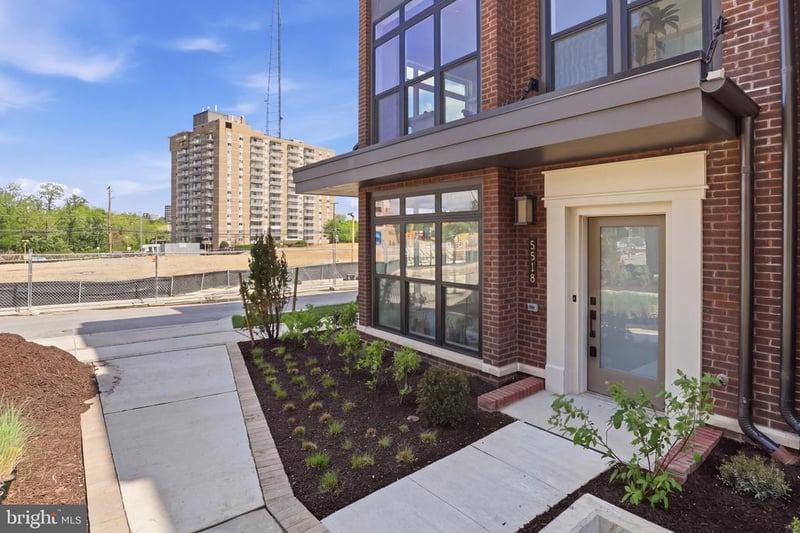 5518 Topaz Ln, Bethesda, MD 20816