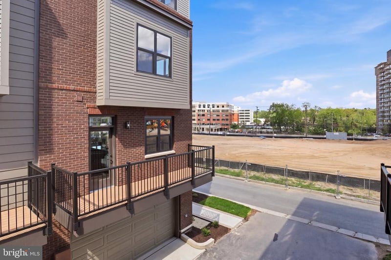 5518 Topaz Ln, Bethesda, MD 20816