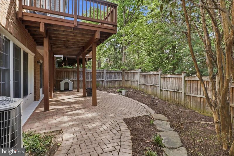 2323 Sawtooth Oak Ct, Vienna, VA 22182