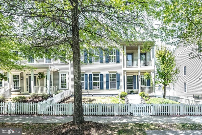 20333 Charter Oak Dr, Ashburn, VA 20147