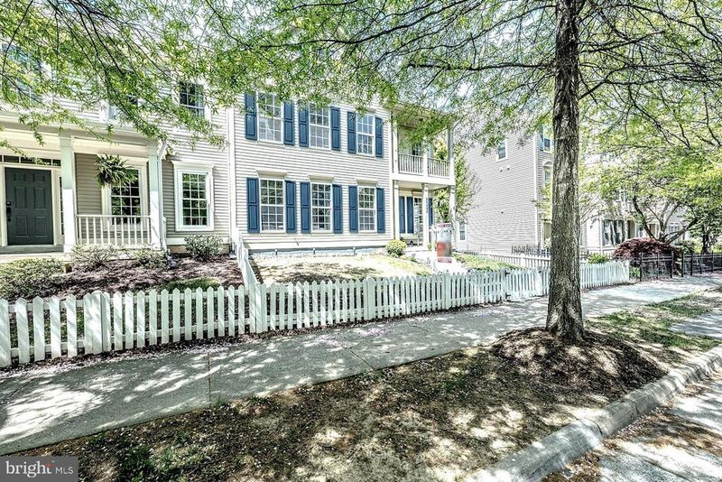 20333 Charter Oak Dr, Ashburn, VA 20147
