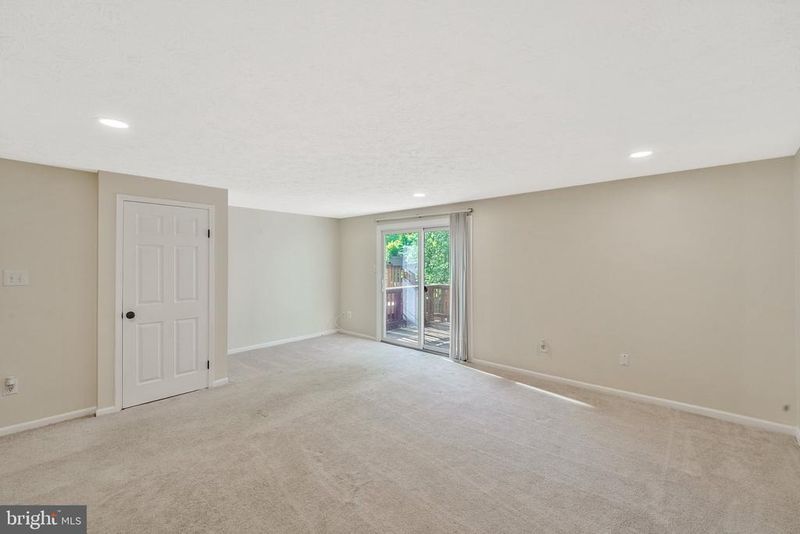 7459 Aspenpark Rd, Lorton, VA 22079