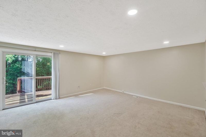 7459 Aspenpark Rd, Lorton, VA 22079