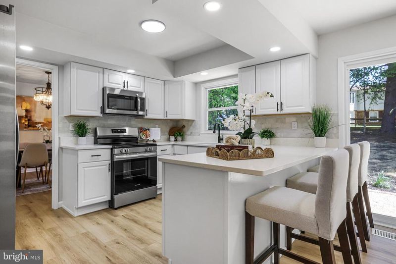 9933 Dellcastle Rd, Gaithersburg, MD 20886