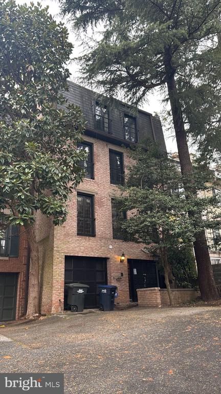2142 Cathedral Ave NW, Washington, DC 20008