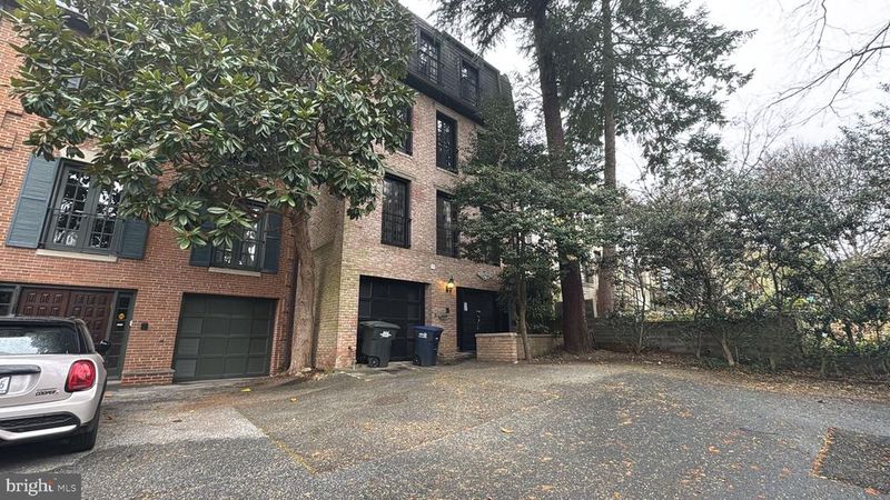 2142 Cathedral Ave NW, Washington, DC 20008