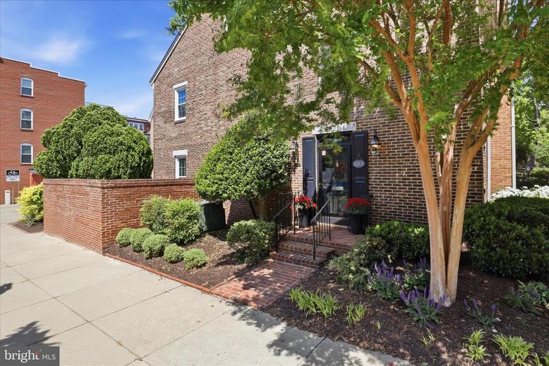 1160 N Pitt St, Alexandria, VA 22314