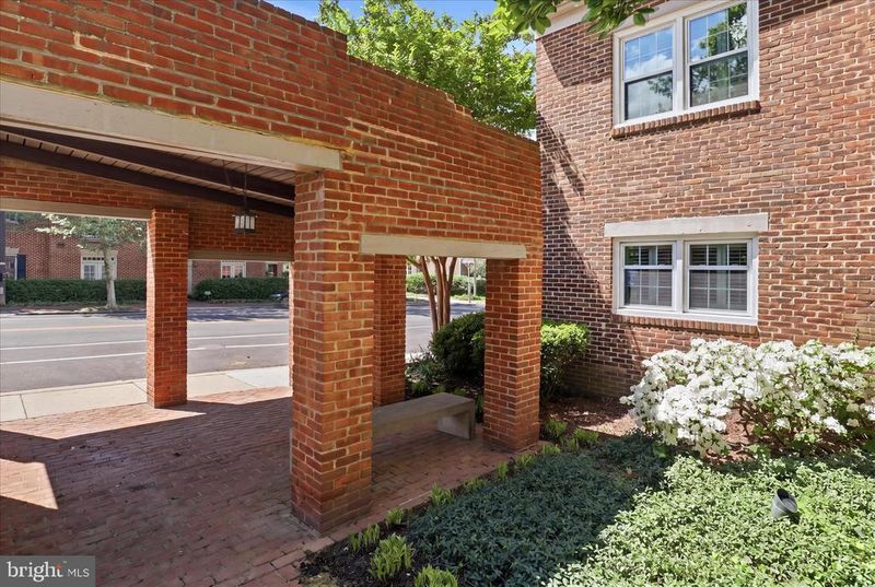 1160 N Pitt St, Alexandria, VA 22314