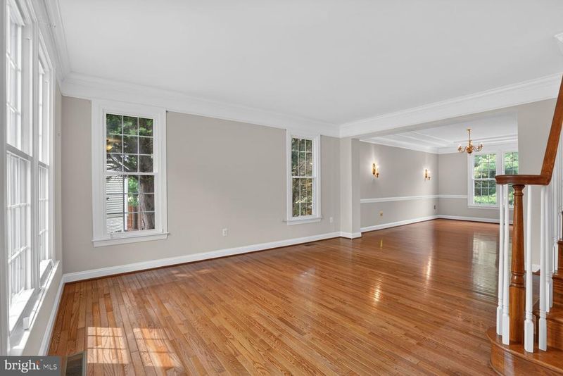 2808 Gibson Oaks Dr, Herndon, VA 20171