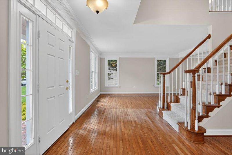 2808 Gibson Oaks Dr, Herndon, VA 20171