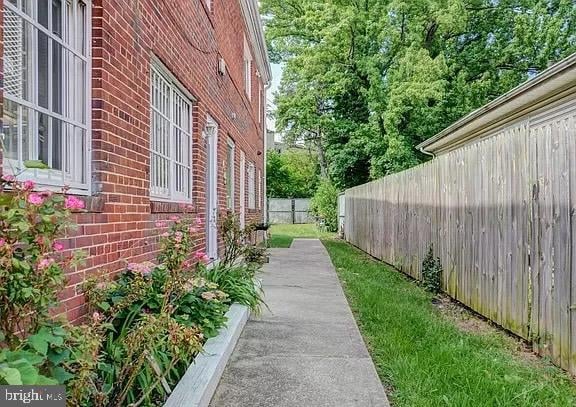 506 Eastern Ave NE #102, Washington, DC 20019