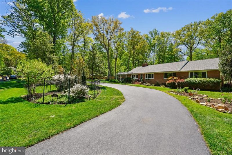 4318 Pinetree Rd, Rockville, MD 20853